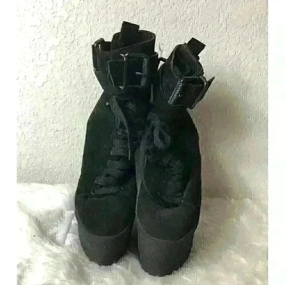 Burberry Womens Size 8 Fall Of 2009 Vogue Runway Ankle Lace Up Strap Up Boots - Picture 3 of 9